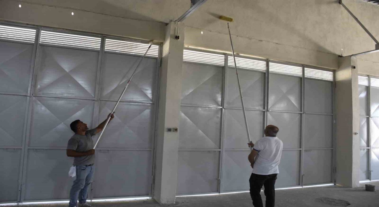 Belediye ekipleri, boya-badana ve tadilat hizmetiyle yüzleri güldürdü