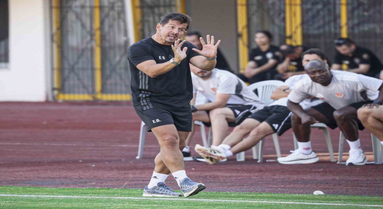 Belözoğlu: Antalyaspor belki de tarihinin en zor dönemini yaşıyor