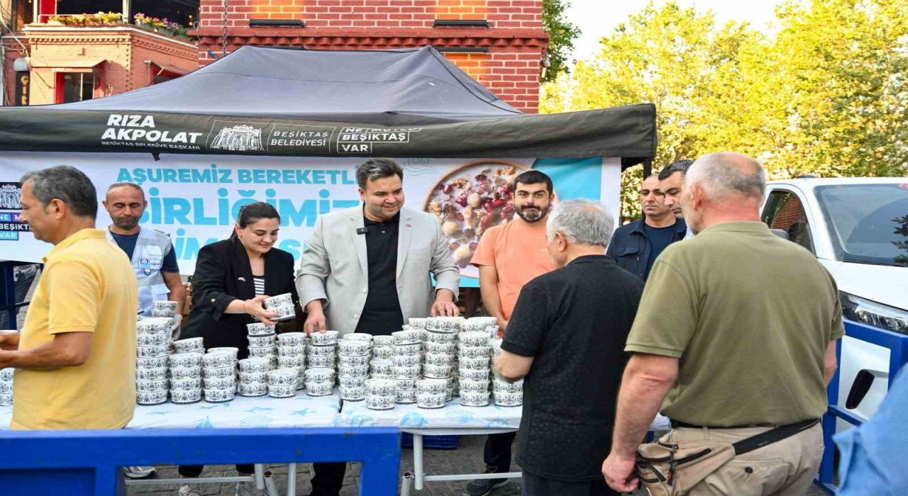Beşiktaş Belediyesinden vatandaşlara aşure ikramı
