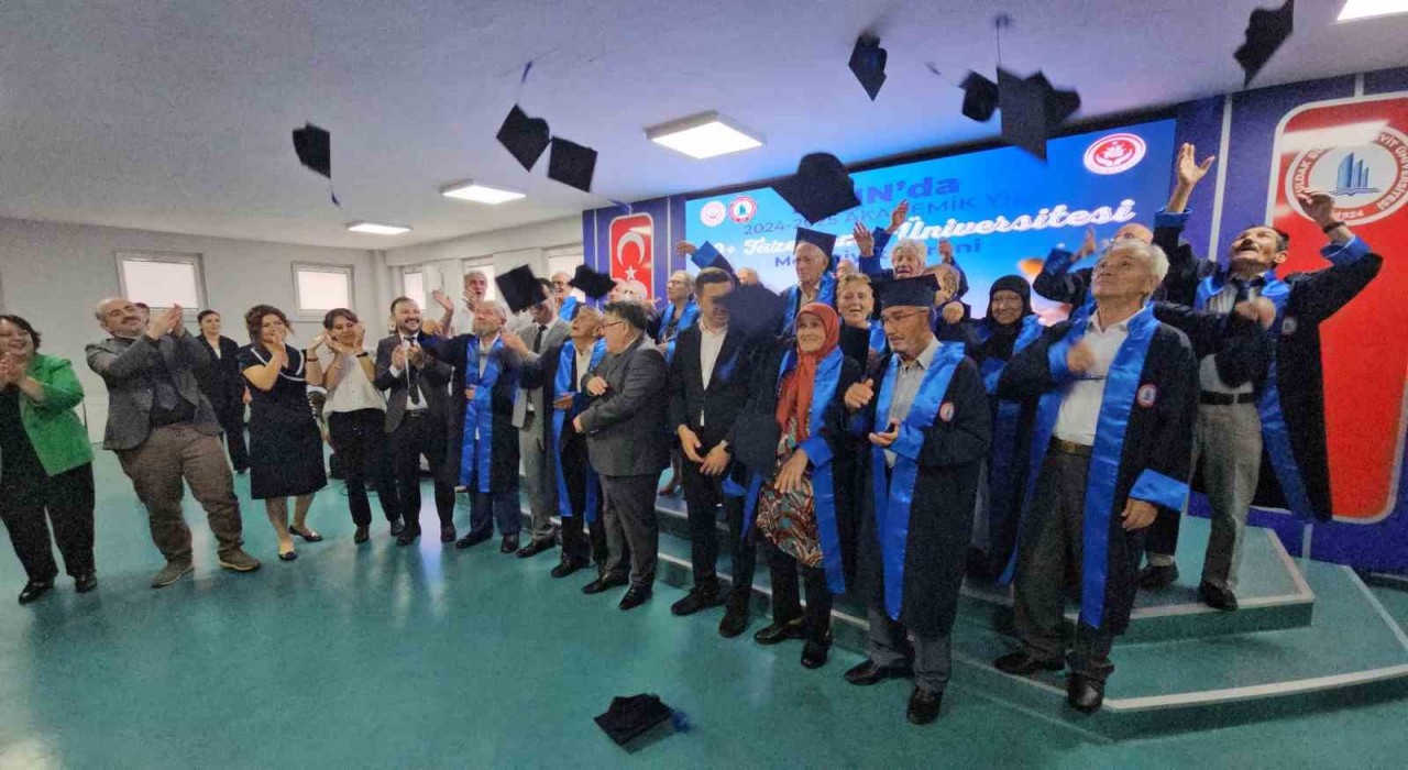 BEUN Tazelenme Üniversitesinde mezuniyet sevinci