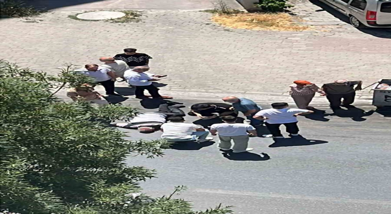 Beylikdüzünde feci kaza: Süratle gelen otomobil yayaya çarpıp kaçtı