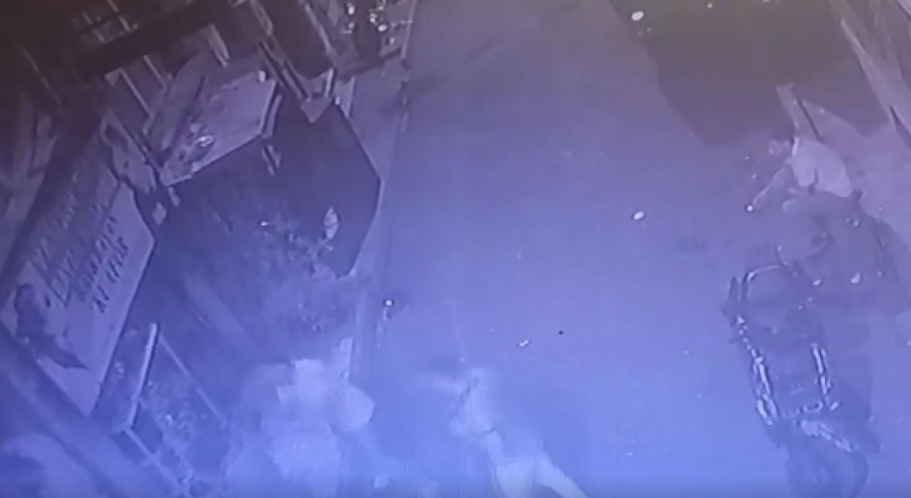 Beyoğlunda dehşet anları: Çay ve su satışı kavgası kanlı bitti