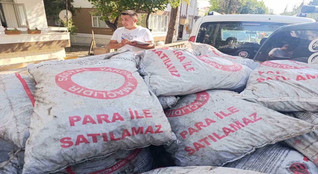 Beypazarında dar gelirli ailelere kömür yardımı