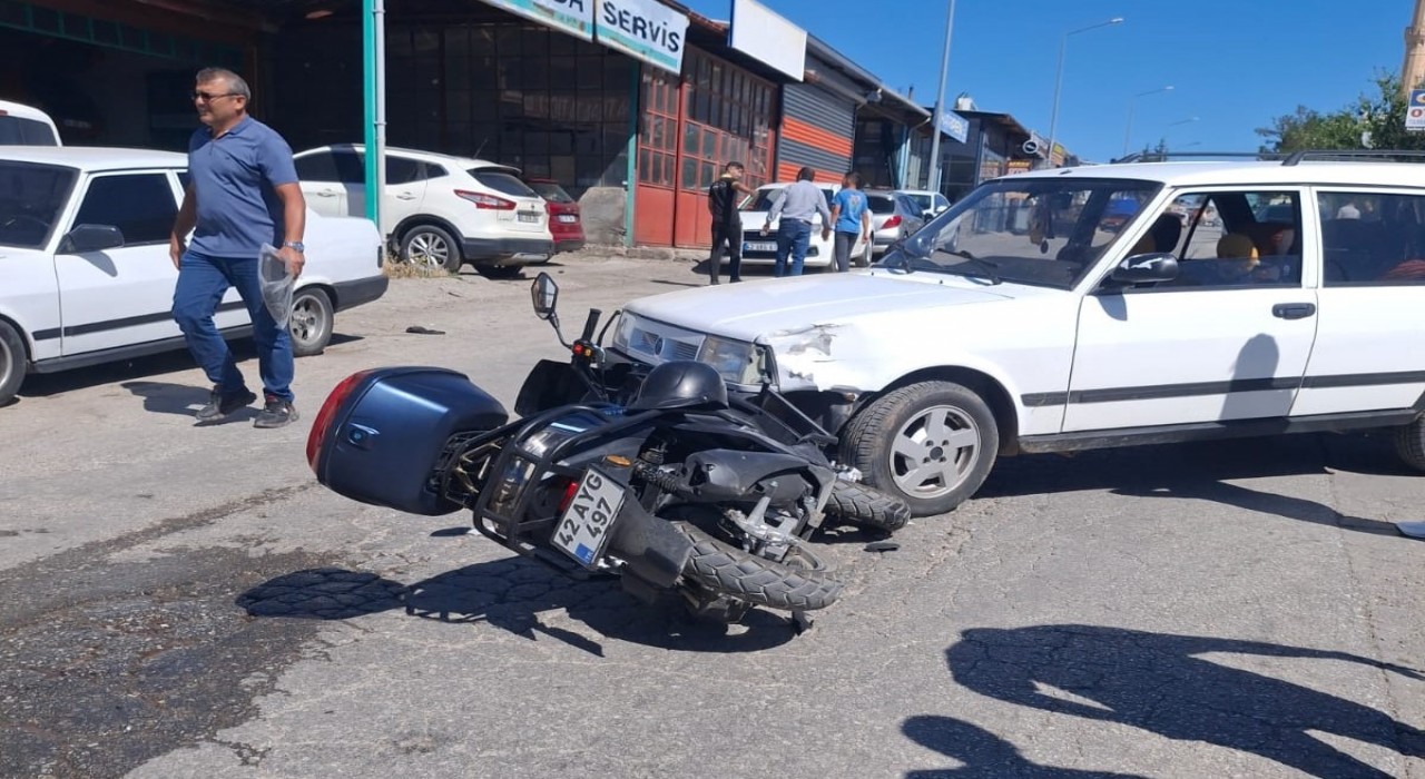 Beyşehirde otomobille motosiklet çarpıştı: 1 yaralı