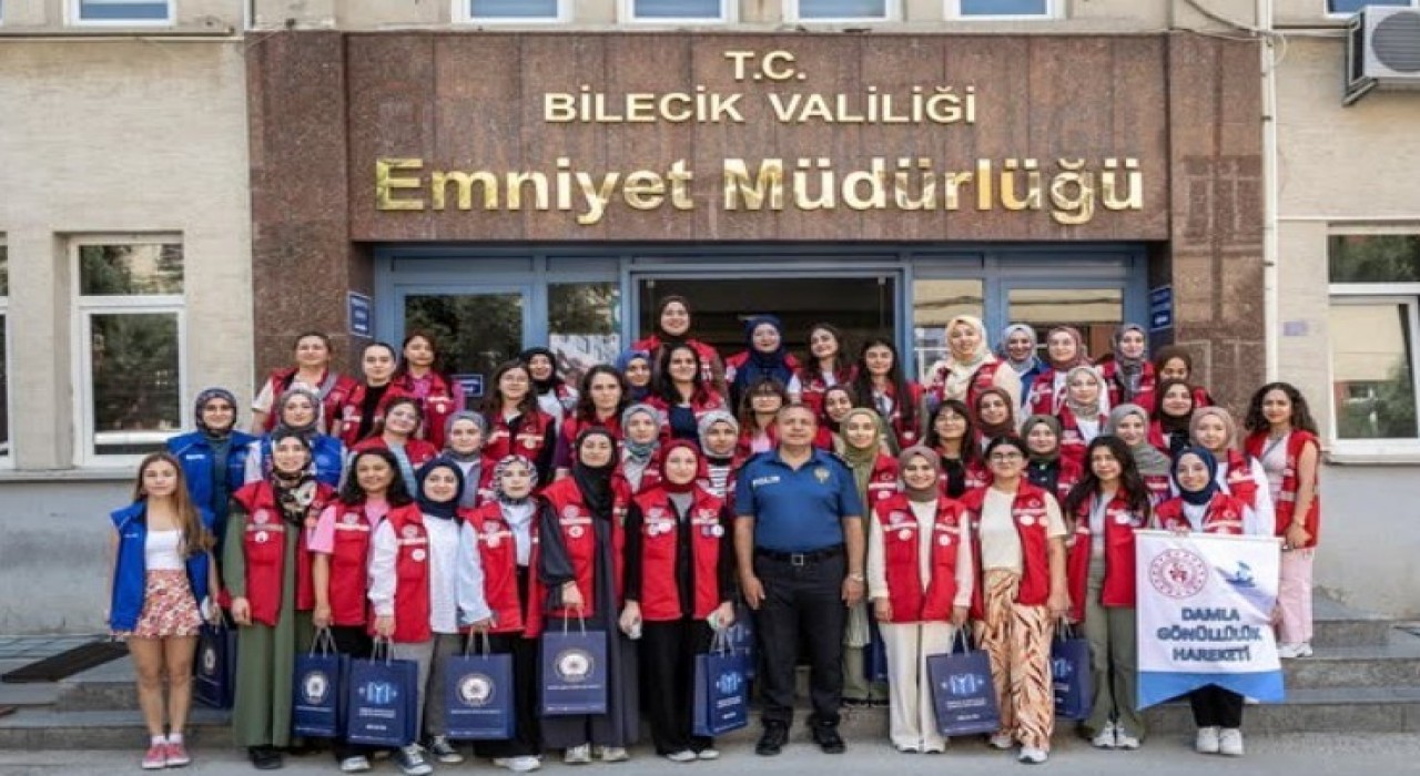 Bilecike gelen gönülle gençler İl Emniyet Müdürü Yılmazı ziyaret etti
