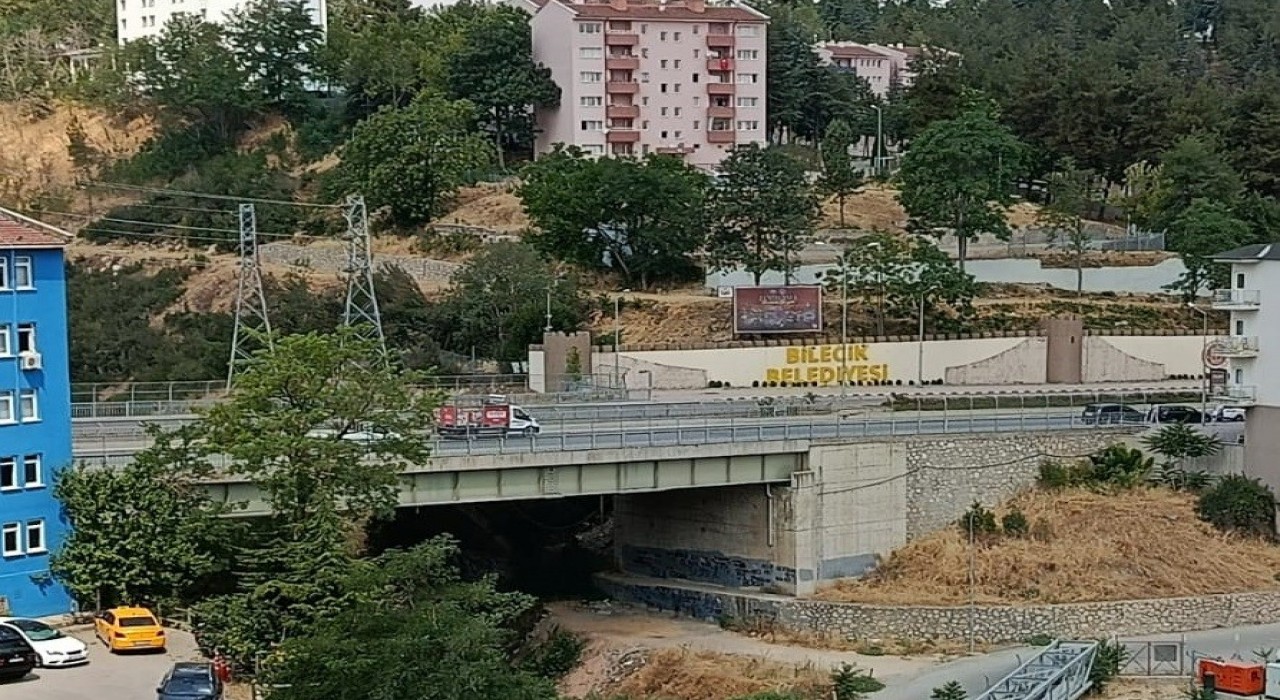 Bilecikte Hamsu Köprüsü yıkılıyor