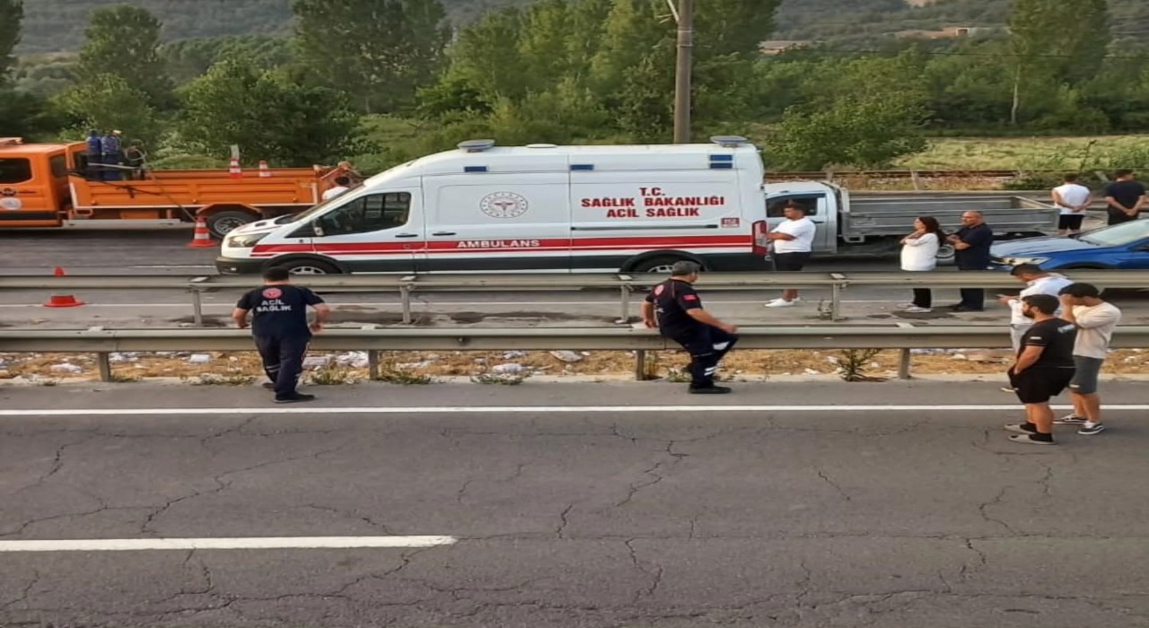 Bilecikte kontrolden çıkan tır devrildi: 1 yaralı