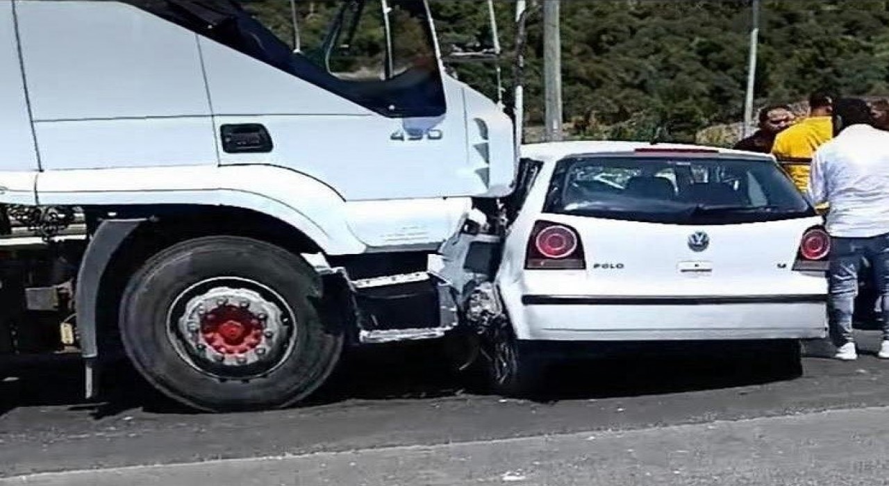 Bilecikte tır ile otomobil çarpıştı: 1i ağır 3 yaralı