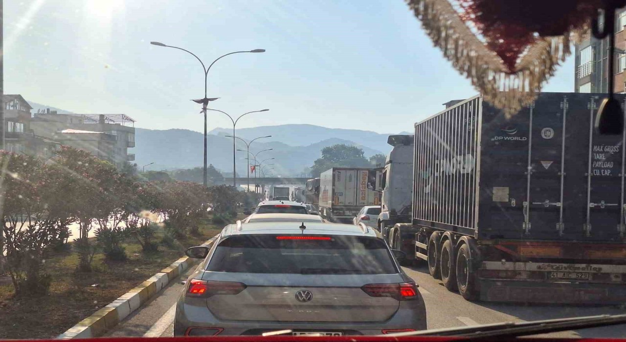 Bilecikte yangın nedeniyle çevreyolu yeniden trafiğe kapatıldı