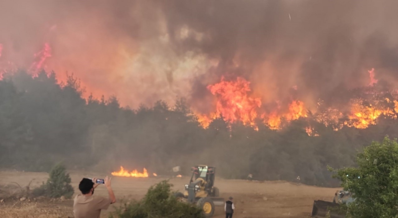 Bilecikteki orman yangını 7 köyü etkisi altına aldı