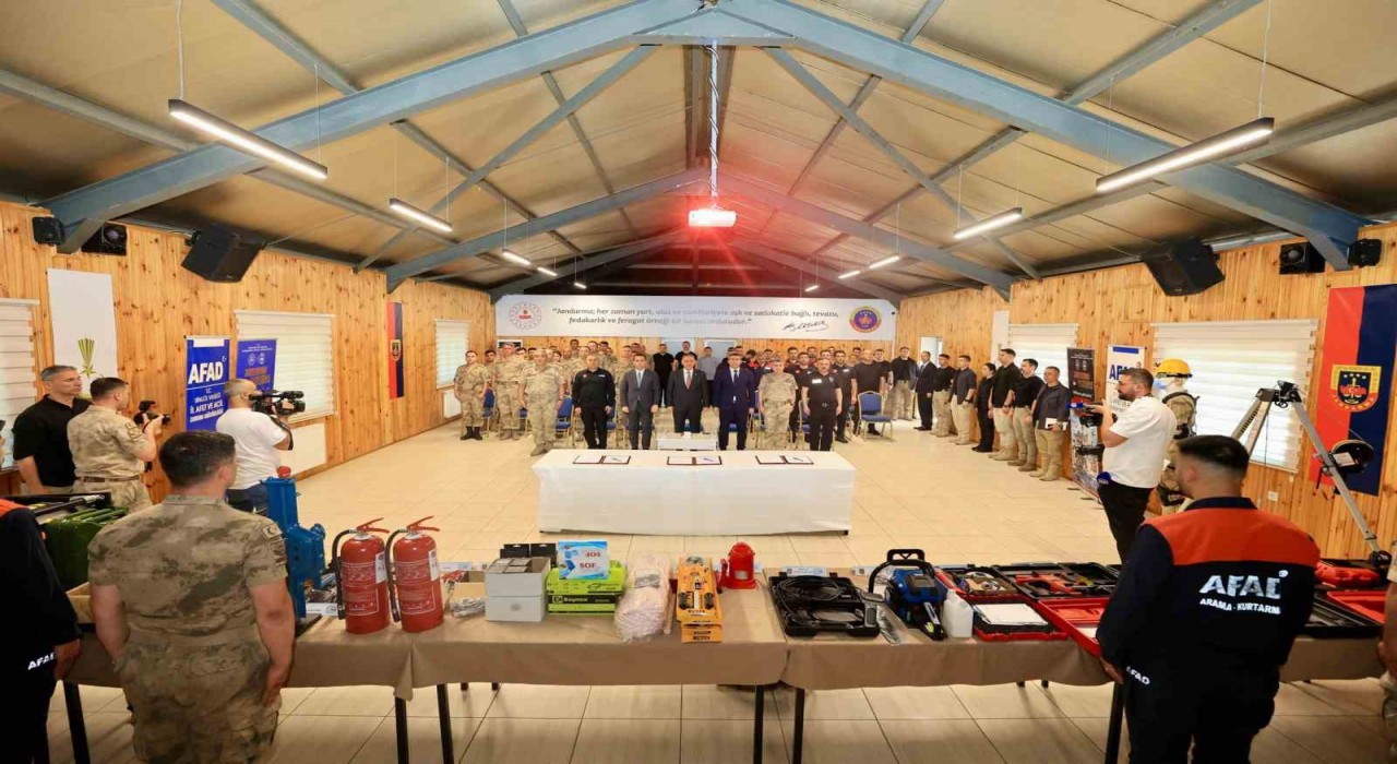 Bingölde arama ve kurtarma ekipmanları jandarmaya teslim edildi