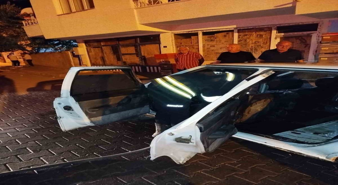 Bingölde park halindeki araç alev aldı