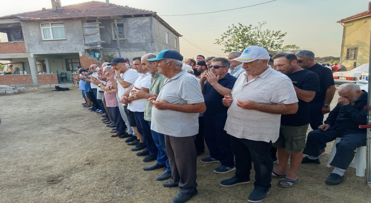 Biri kazada, diğeri hastanede vefat eden çift yan yana toprağa verildi
