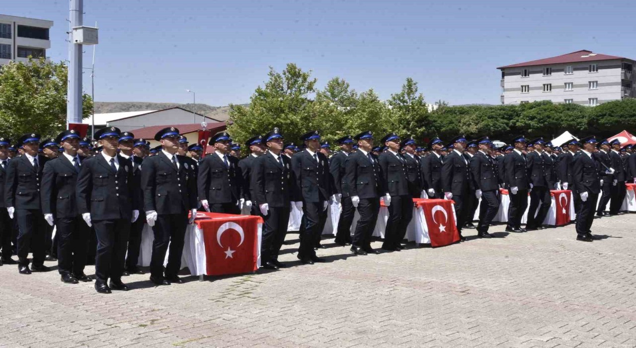 Bitlis POMEMden 213 yeni polis adayı mezun oldu