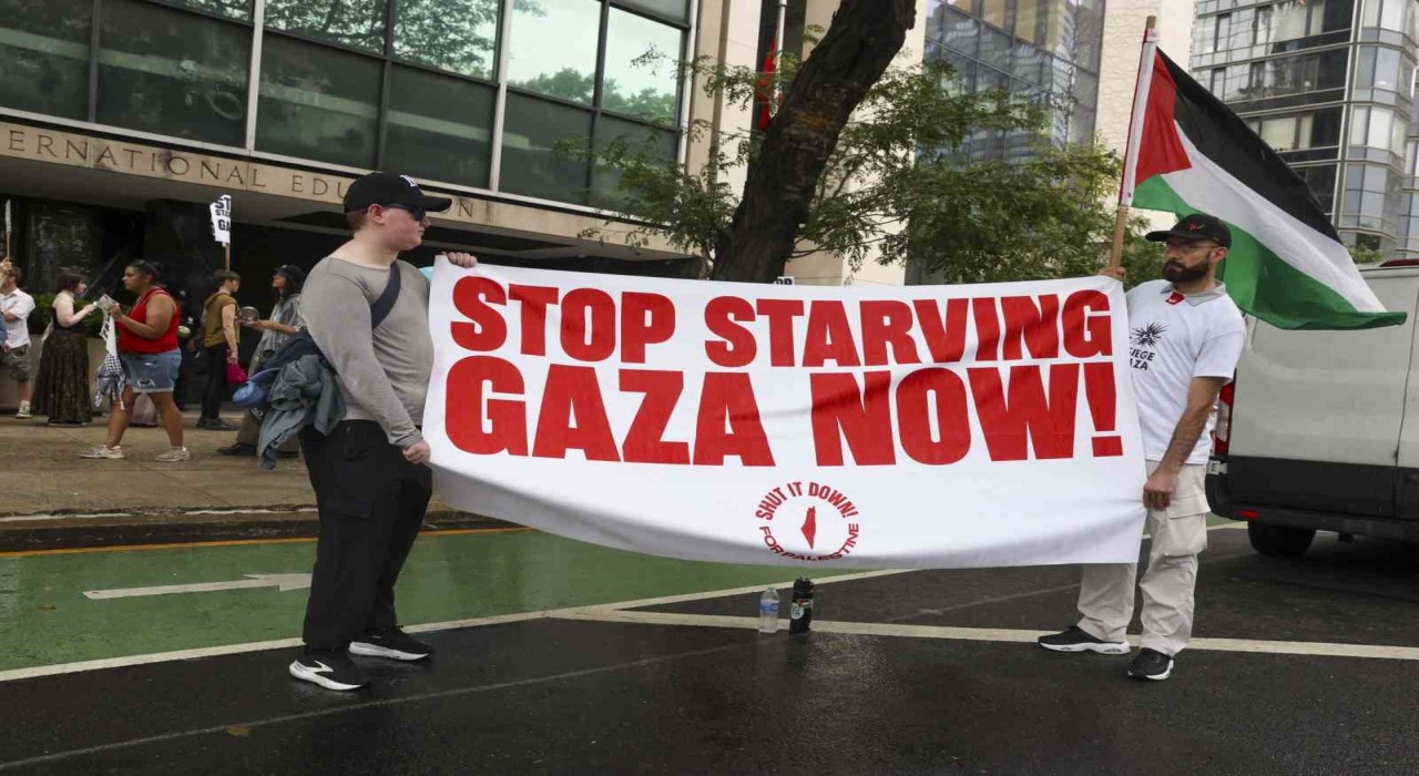 BM Genel Merkezi önünde protestoculardan Gazzede açlığa son verin çağrısı