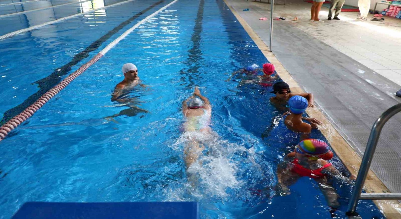 Bodrum Belediyesinin ücretsiz yüzme kursları başladı