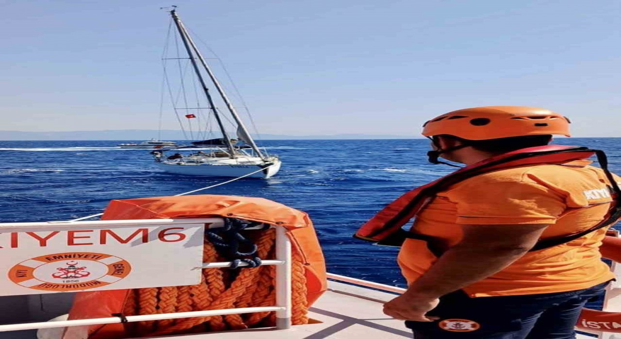 Bodrum Karaadada sürüklenen tekne kurtarıldı