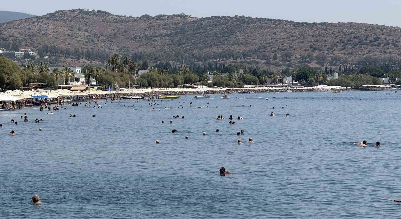 Bodrumda termometreler şaştı, sahillerde iğne atsan yere düşmedi
