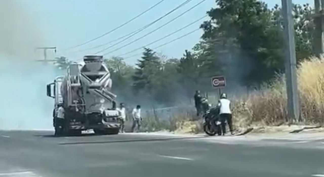 Boluda yol kenarına atılan sigara izmariti, kuru otları yaktı