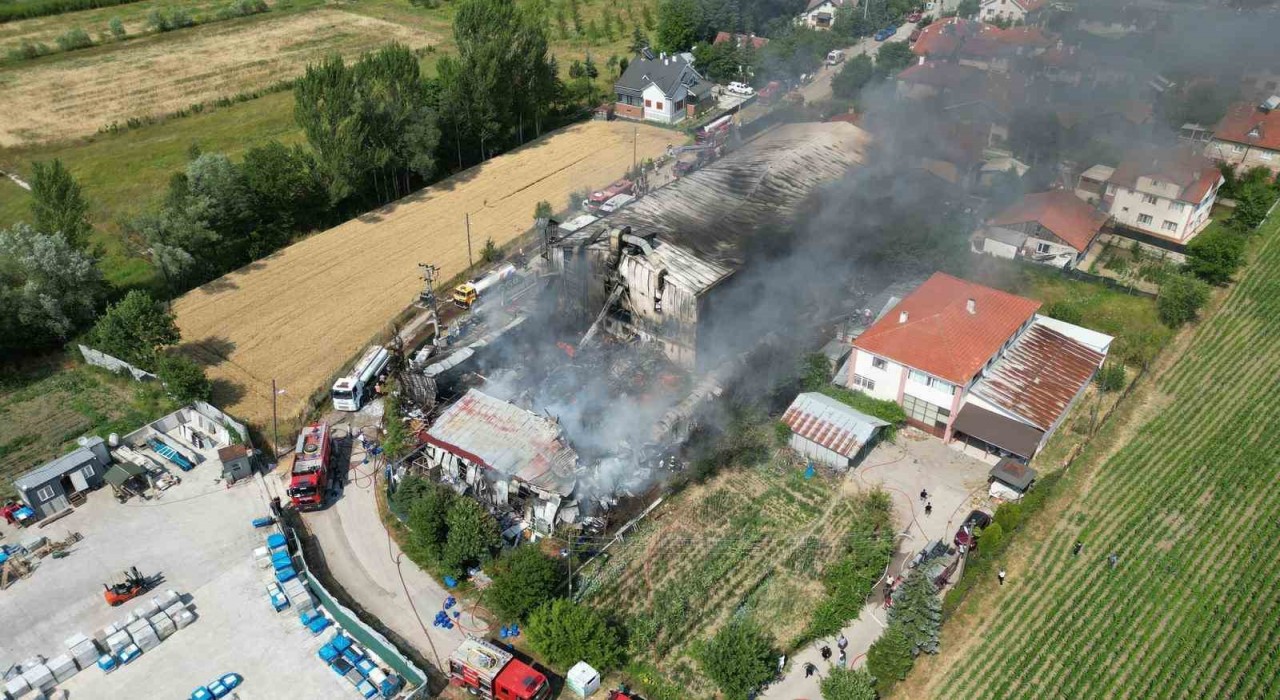 Boludaki fabrika yangını kontrol altına alındı