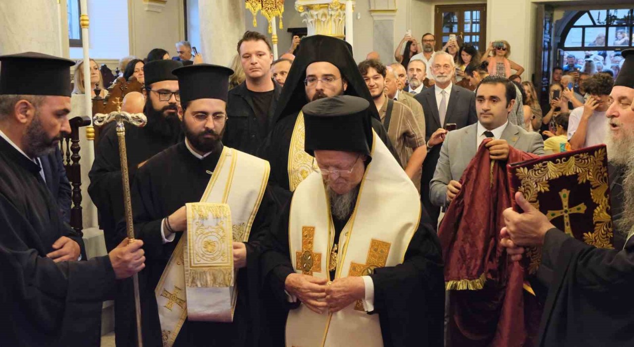 Bozcaadada 156 yıllık tarihi Meryem Ana Kilisesi yeniden ibadete açıldı