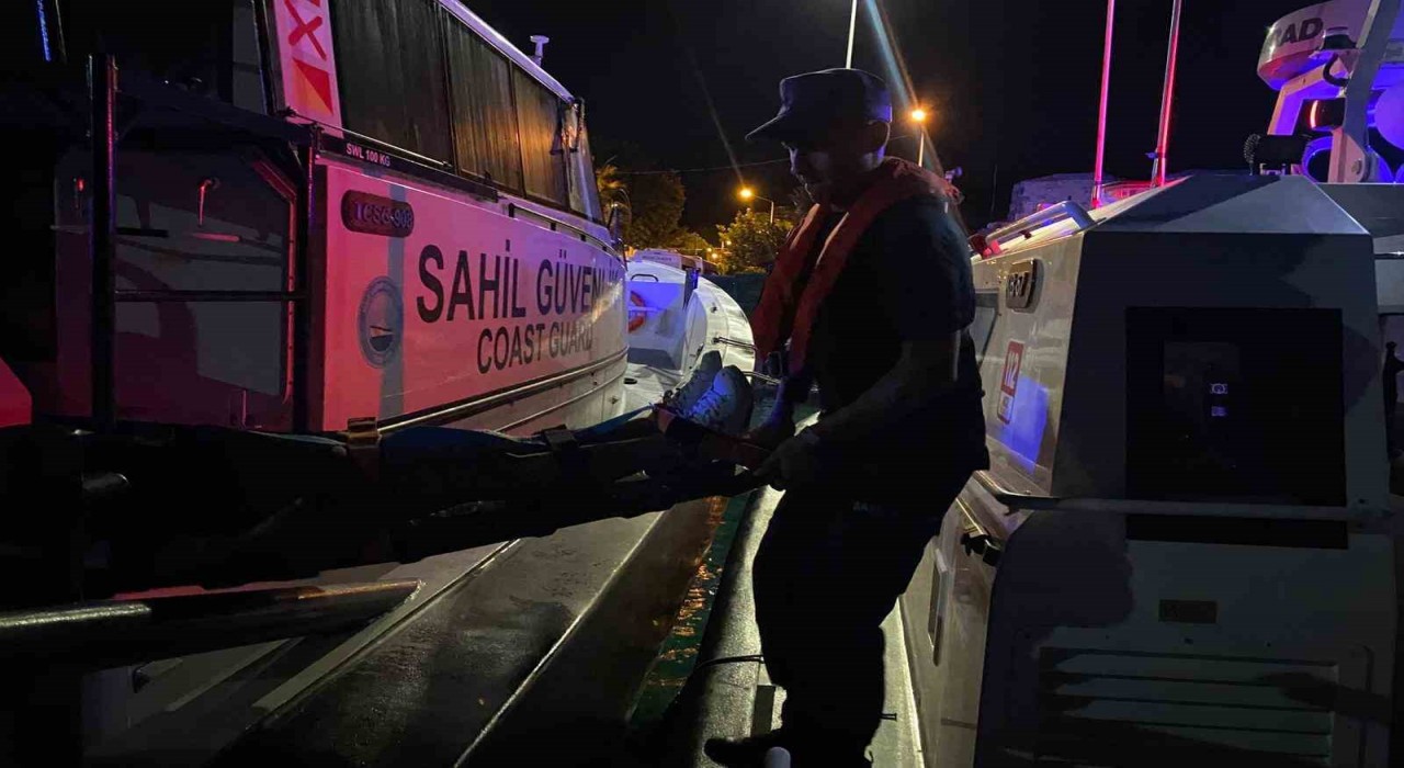 Bozcaadada trafik kazasında yaralanan vatandaşın tıbbi tahliyesi Sahil Güvenlik ekiplerince gerçekleştirildi