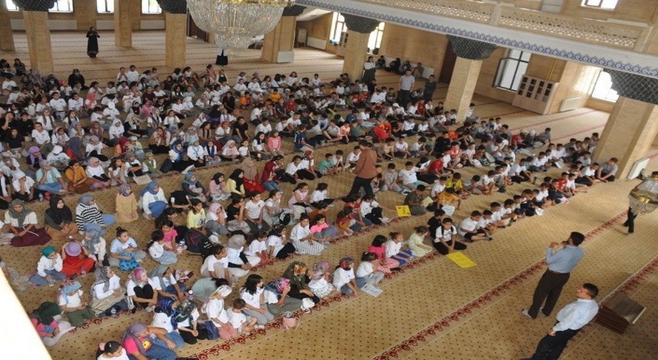 Bulanıkta 800 öğrenci camide buluştu