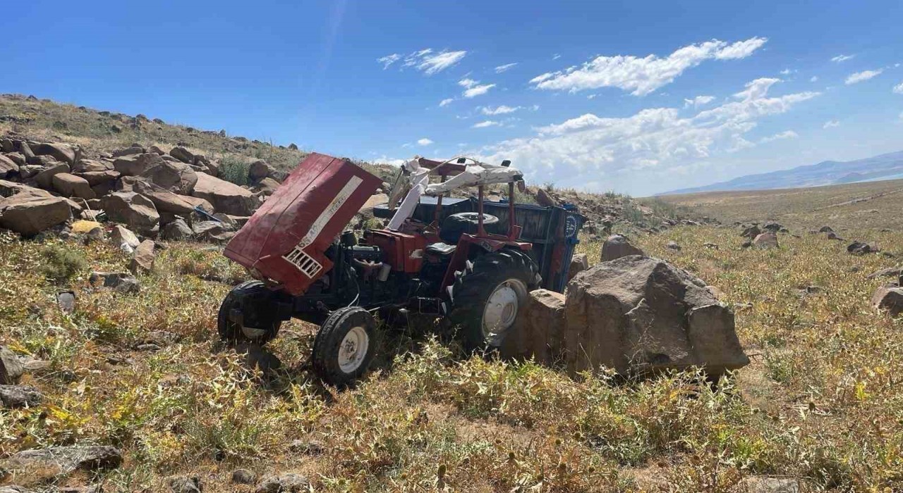 Bulanıkta traktör uçuruma yuvarlandı: 1i ağır 3 yaralı