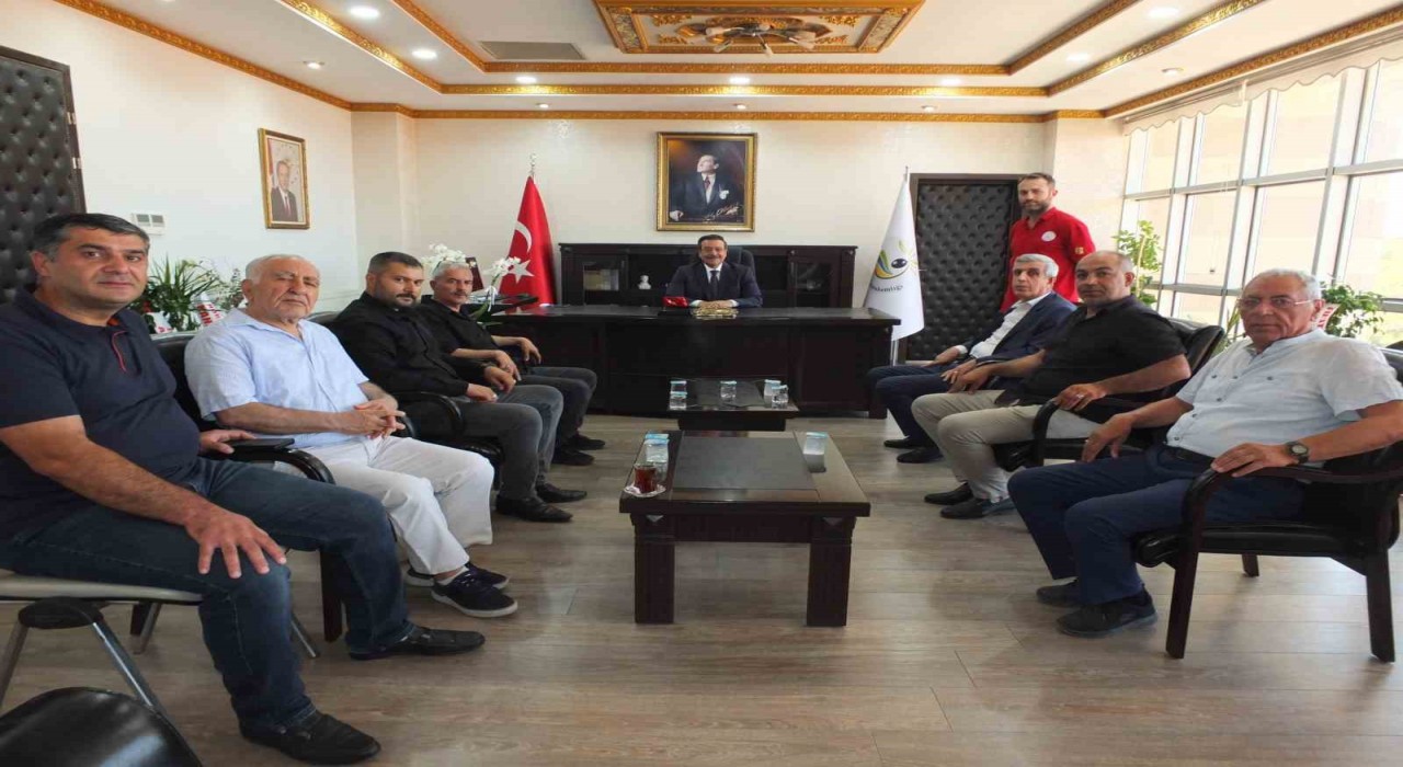 Burhaniyede Elazığlılar Kaymakam Atillayı ziyaret etti