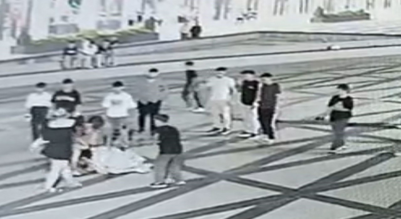 Bursada bıçaklı kavga: 14 yaşındaki kız ortalığı savaş alanına çevirdi