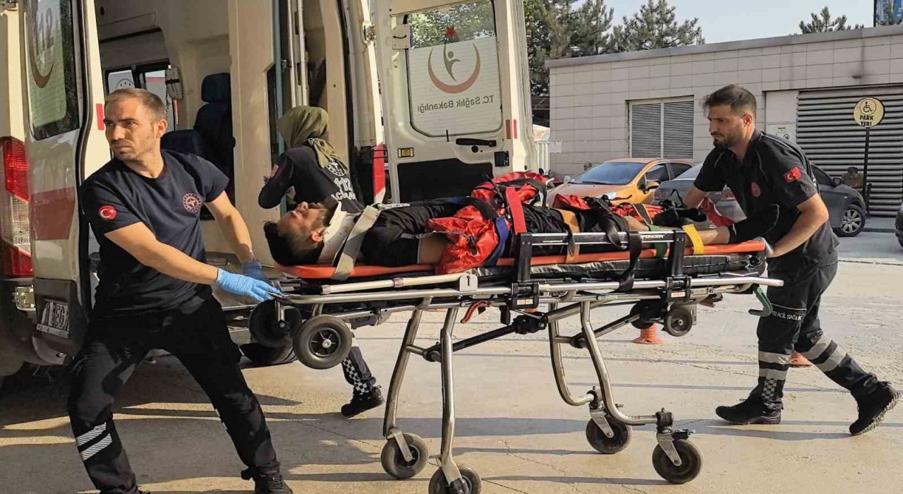 Bursada çatı çöktü: 29 yaşındaki genç ağır yaralandı