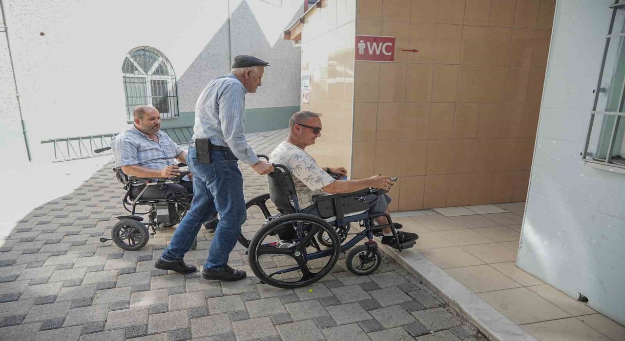 Bursada engelli vatandaşlar, engele takılmadan ibadet etmek istiyor