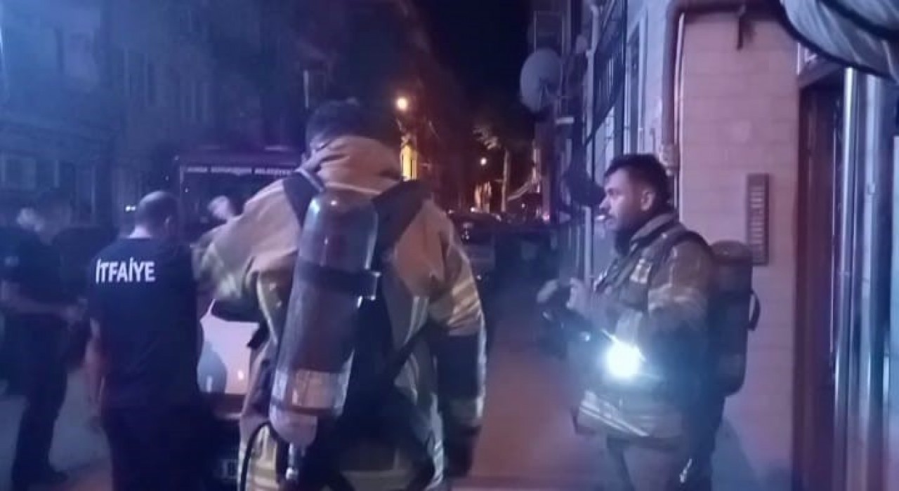 Bursada gece yarısı mahalleyi ayağa kaldıran yangın