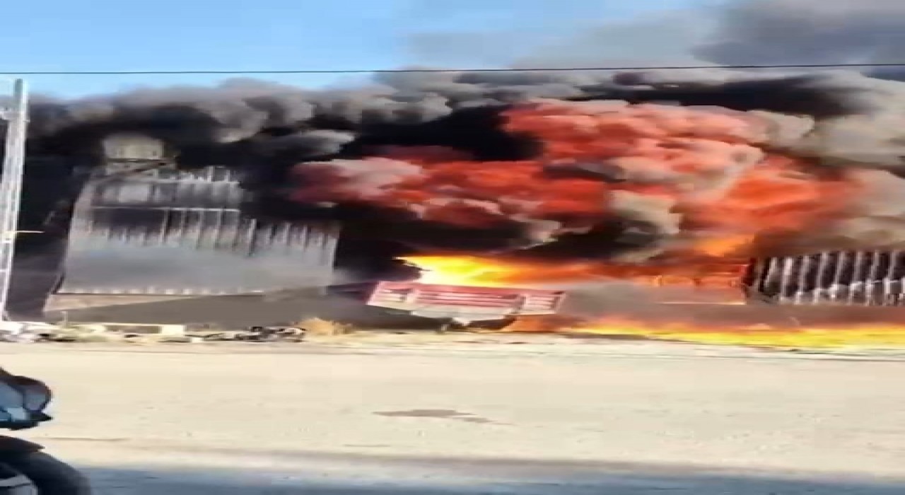 Bursada ihracat deposu alevlere teslim oldu