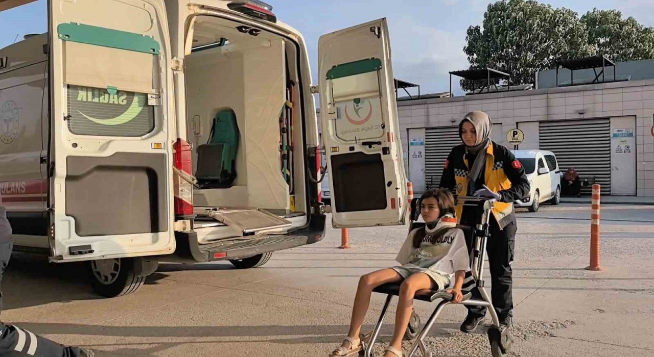 Bursada iki otomobil çarpıştı: 1i ağır 4 yaralı