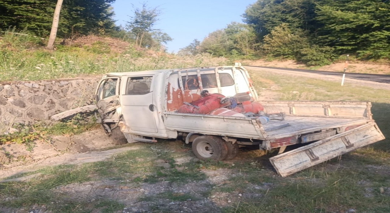 Bursada kamyon ile kamyonet çarpıştı: 1 yaralı