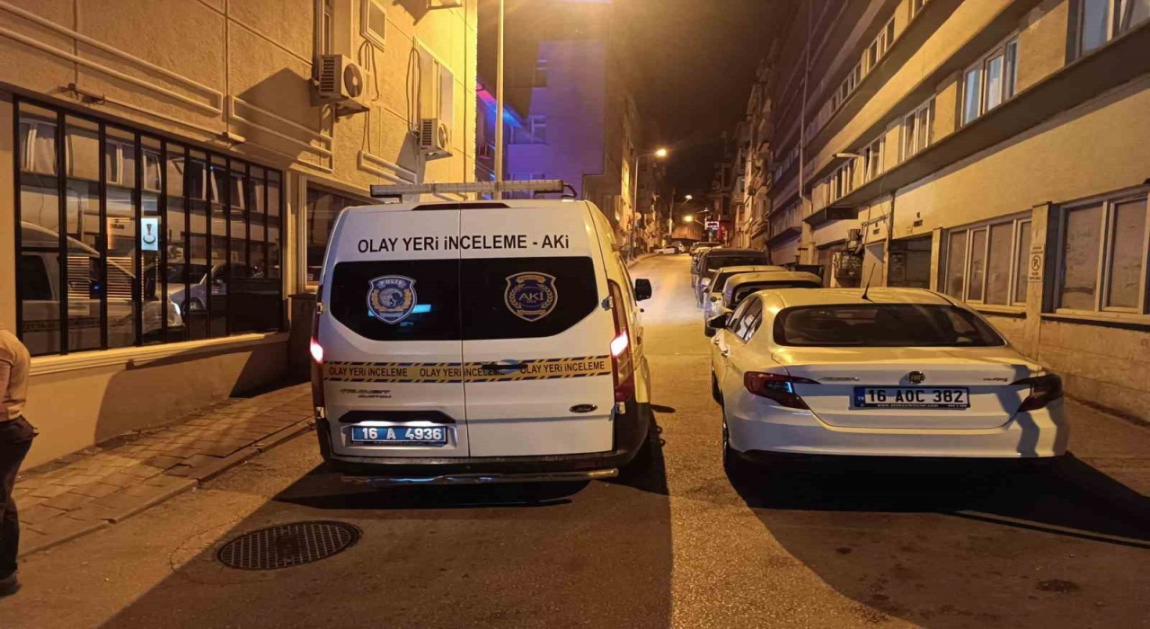Bursada kavgada önce silahlar, sonra bıçaklar çekildi: 2 yaralı