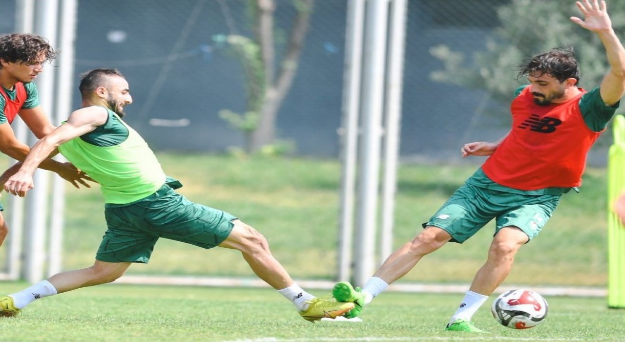 Bursaspor sabah antrenmanında tempoyu yükseltti