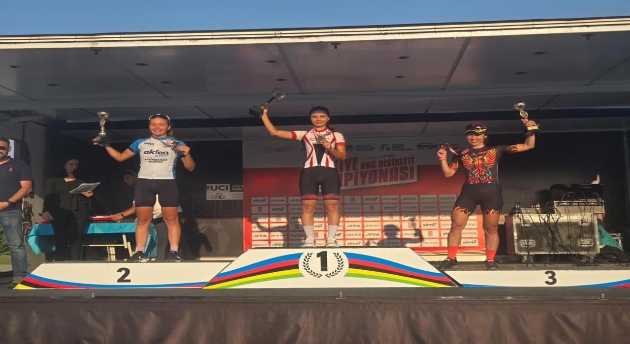 Büyükçekmecenin gururu Ekin Ereke, gümüş madalya kazandı