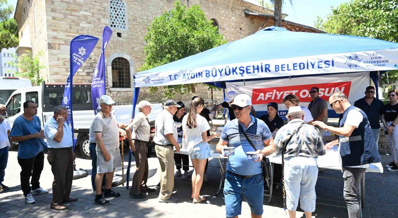 Büyükşehir Belediyesinden vatandaşlara aşure ikramı