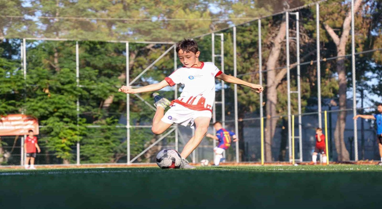 Büyükşehir Futbol Akademisinde yeni sezon başladı