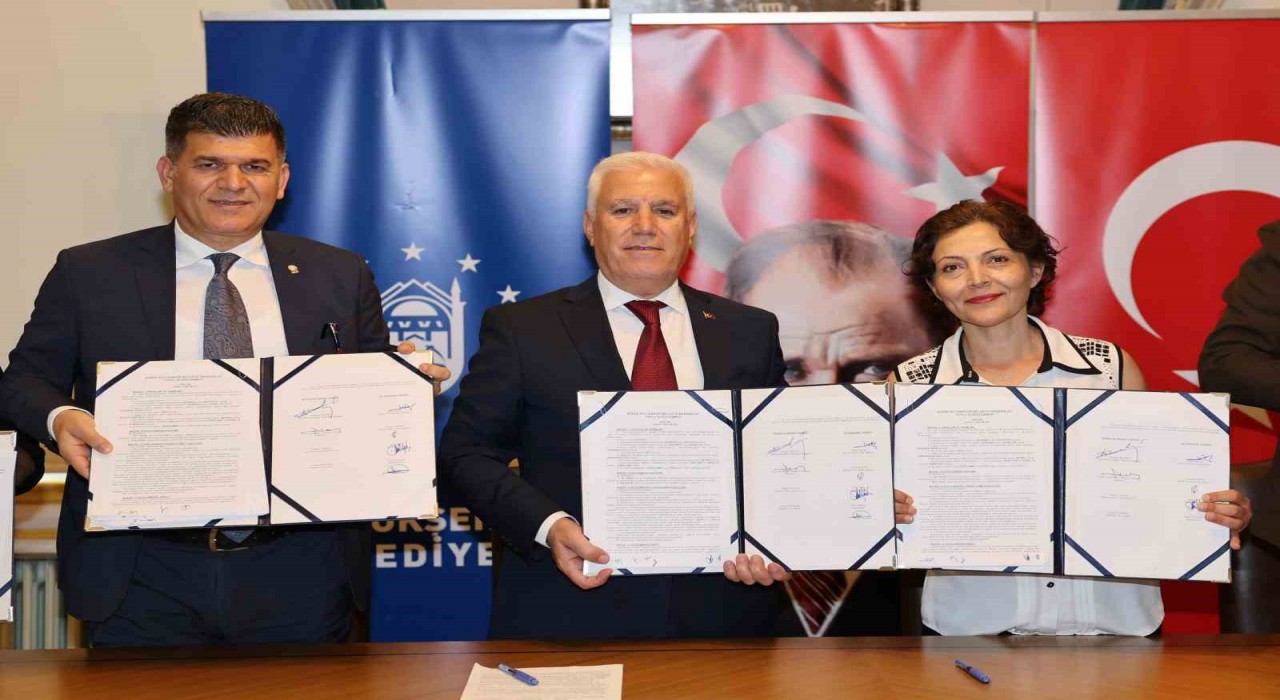 Büyükşehirde toplu sözleşme için imzalar atıldı