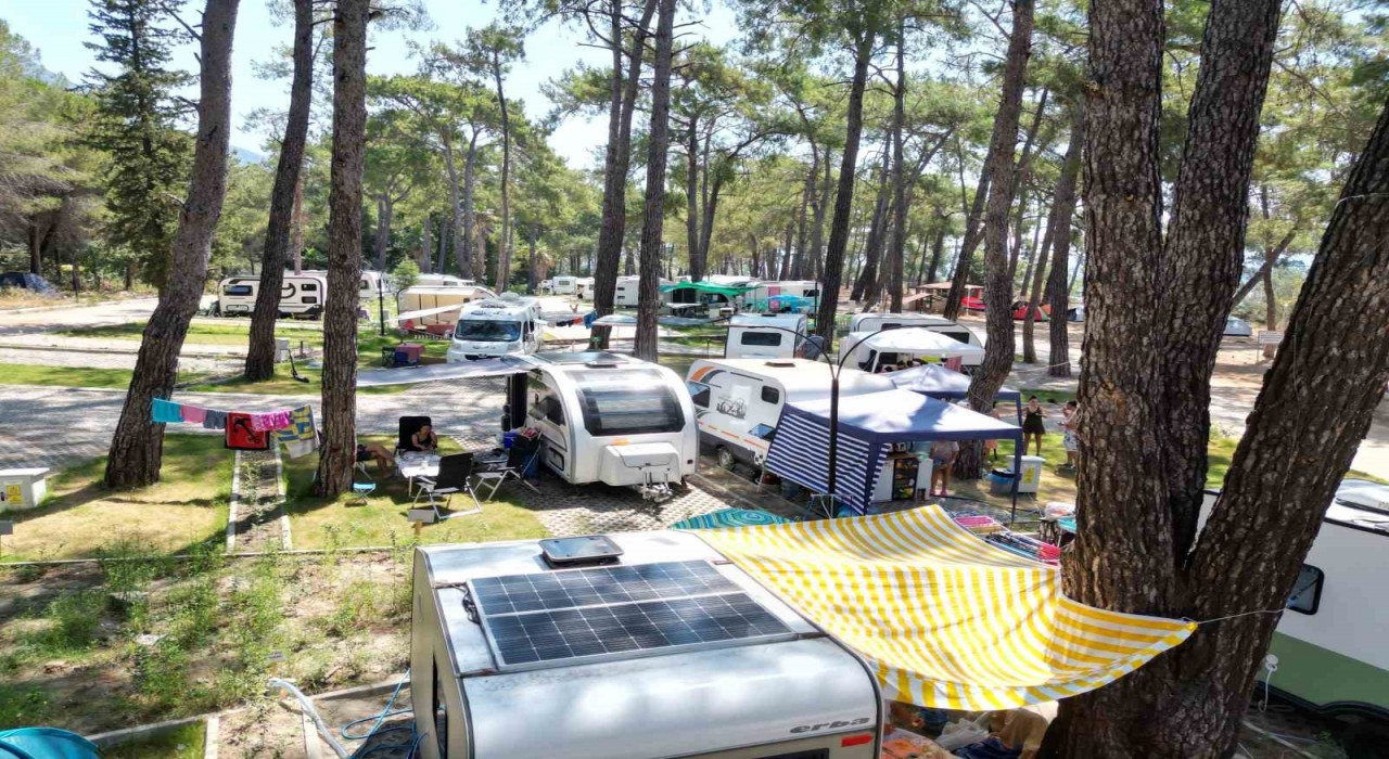 Çadır ve karavan tatilcileri sakin kent Akyakaya akın etti