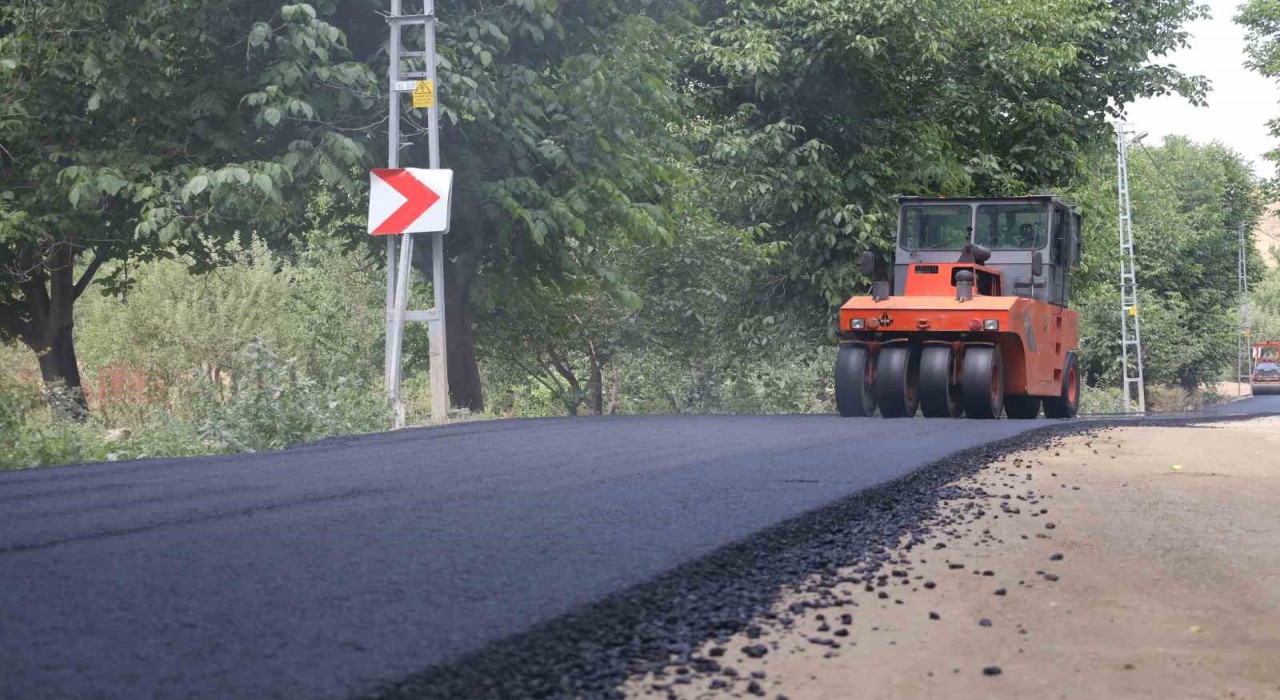 Çağlayan Mahallesinde doğalgazın ardından sıcak asfalt konforu