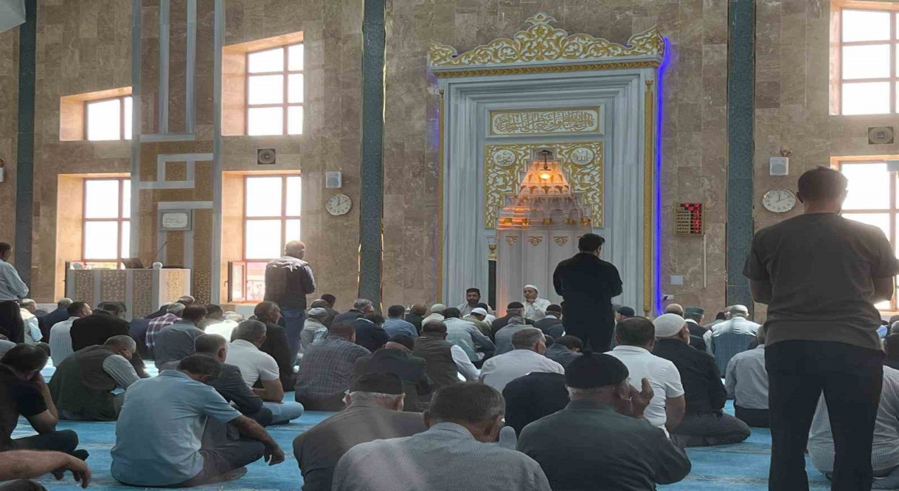 Çaldıranda 15 Temmuz şehitleri dualarla anıldı