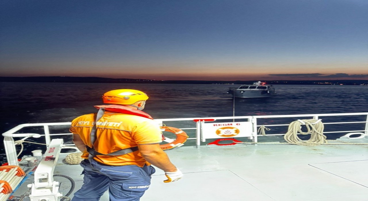 Çanakkale Boğazında sürüklenen teknedeki 6 kişi kurtarıldı