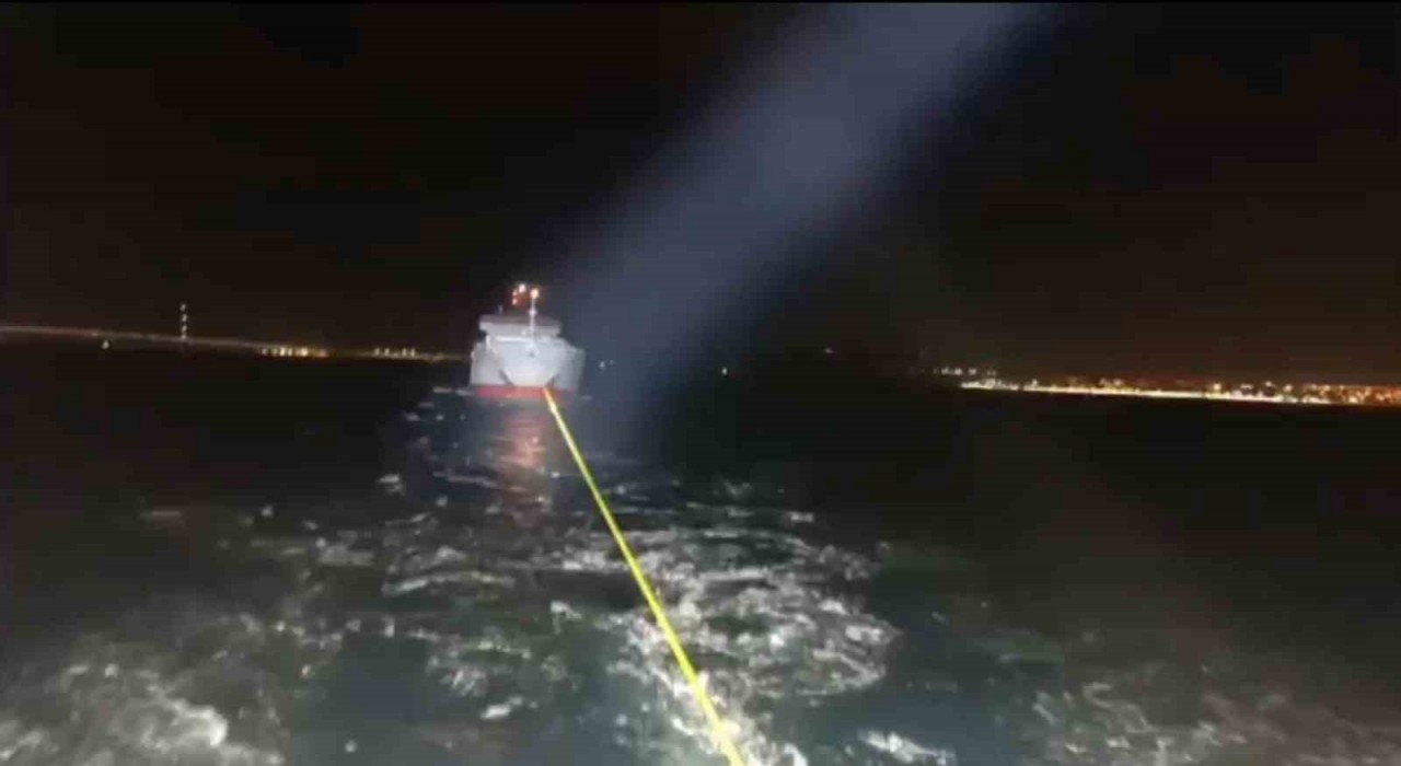 Çanakkale Boğazından geçen genel kargo gemisi makine arızası yaptı
