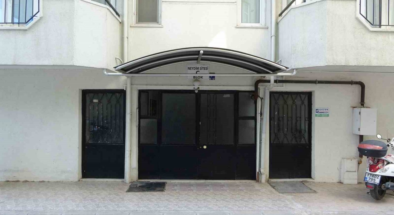 Çanakkalede 2 gün sevgilisinin streç filme sarılı cesediyle aynı evde yaşadı