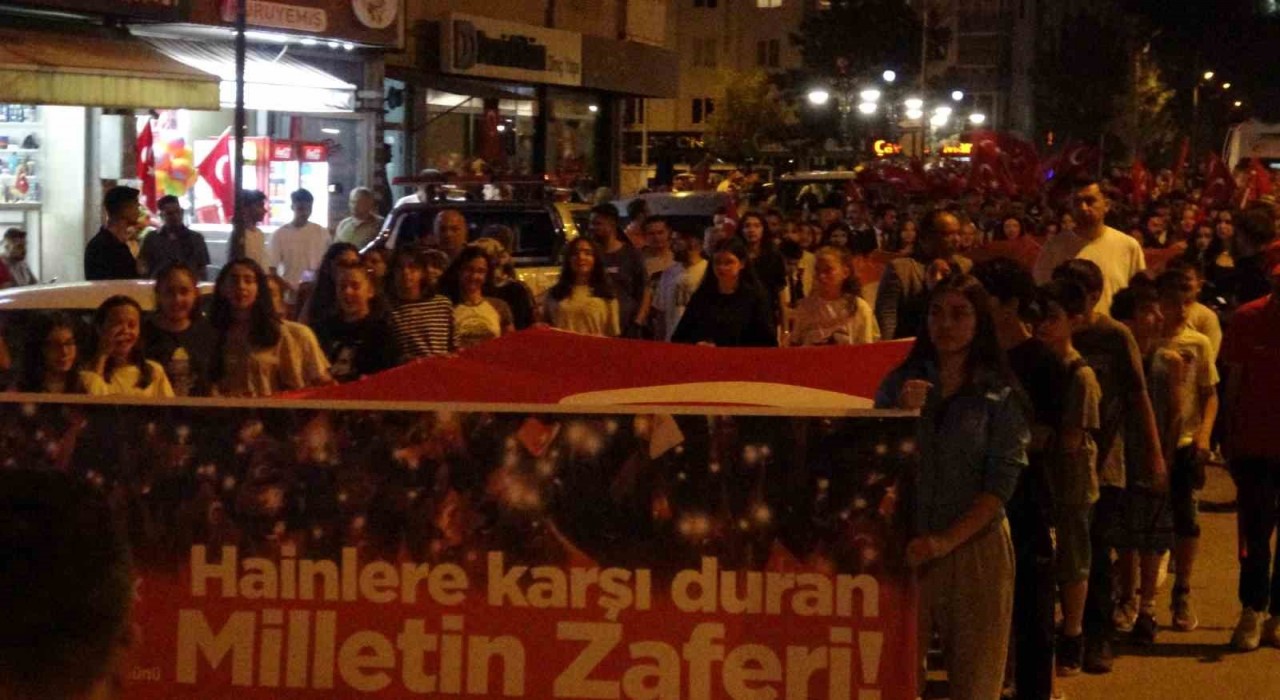 Çankırıda yüzlerce vatandaş 15 Temmuz şehitleri için yürüdü