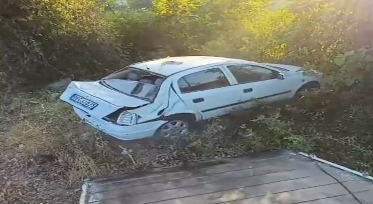 Çaycumada otomobil direksiyon hakimiyetini kaybetti, şarampole uçtu